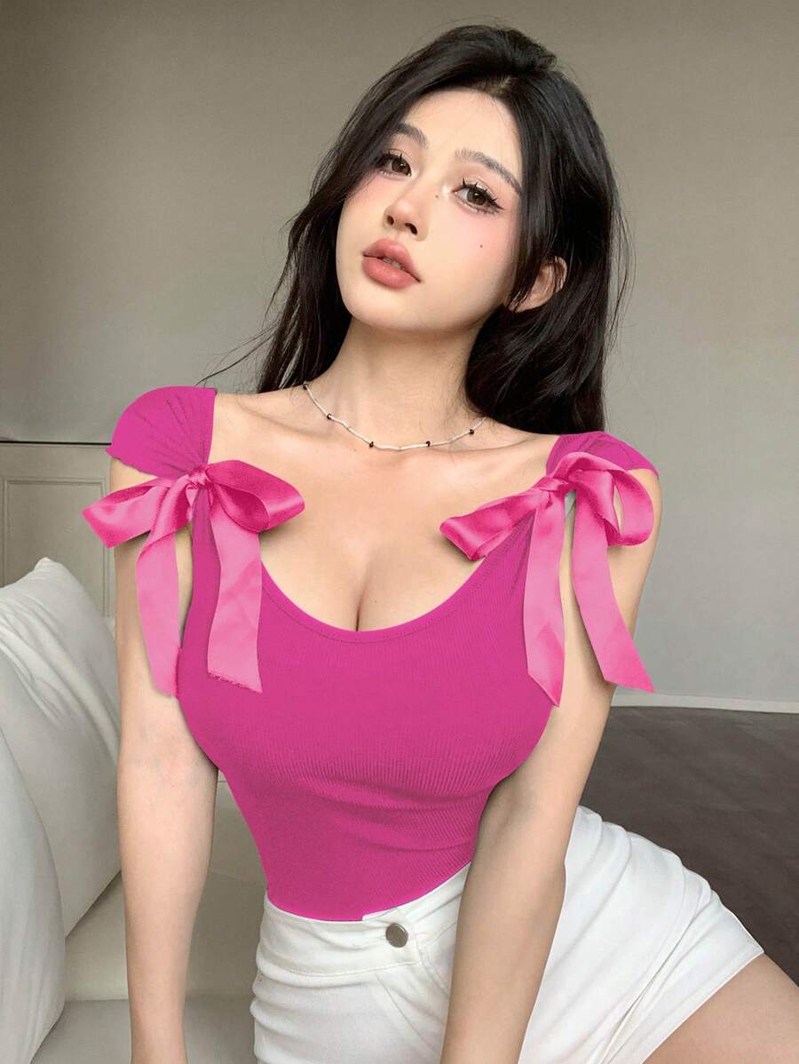 ملابس علوية نسائية