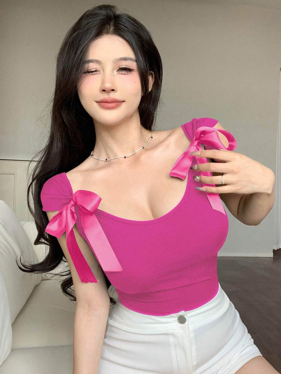 ملابس علوية نسائية