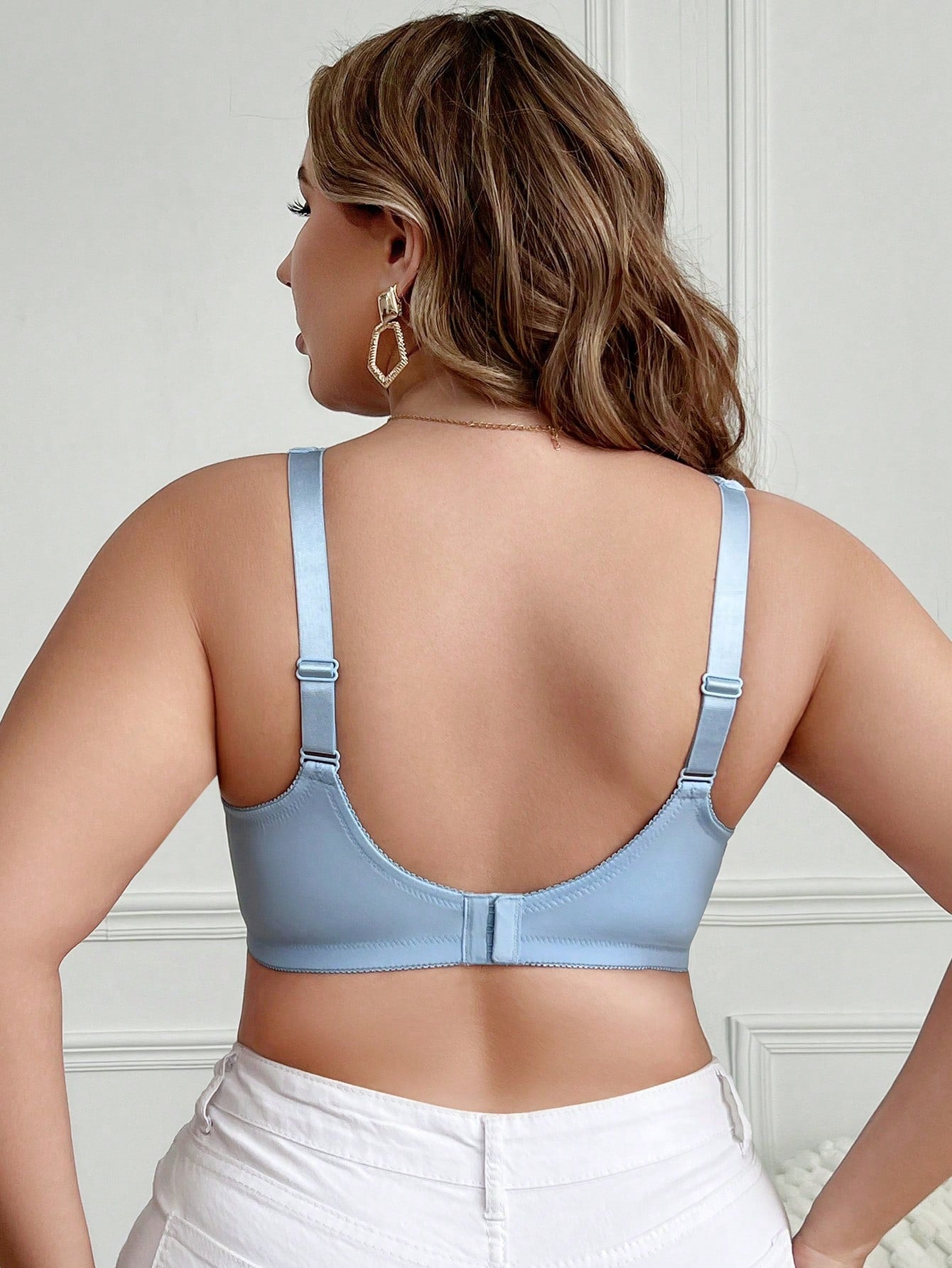 صدرية لاسلكية ناعمة ومريحة عالية المرونة للمقاسات الكبيرة، 1 قطعة