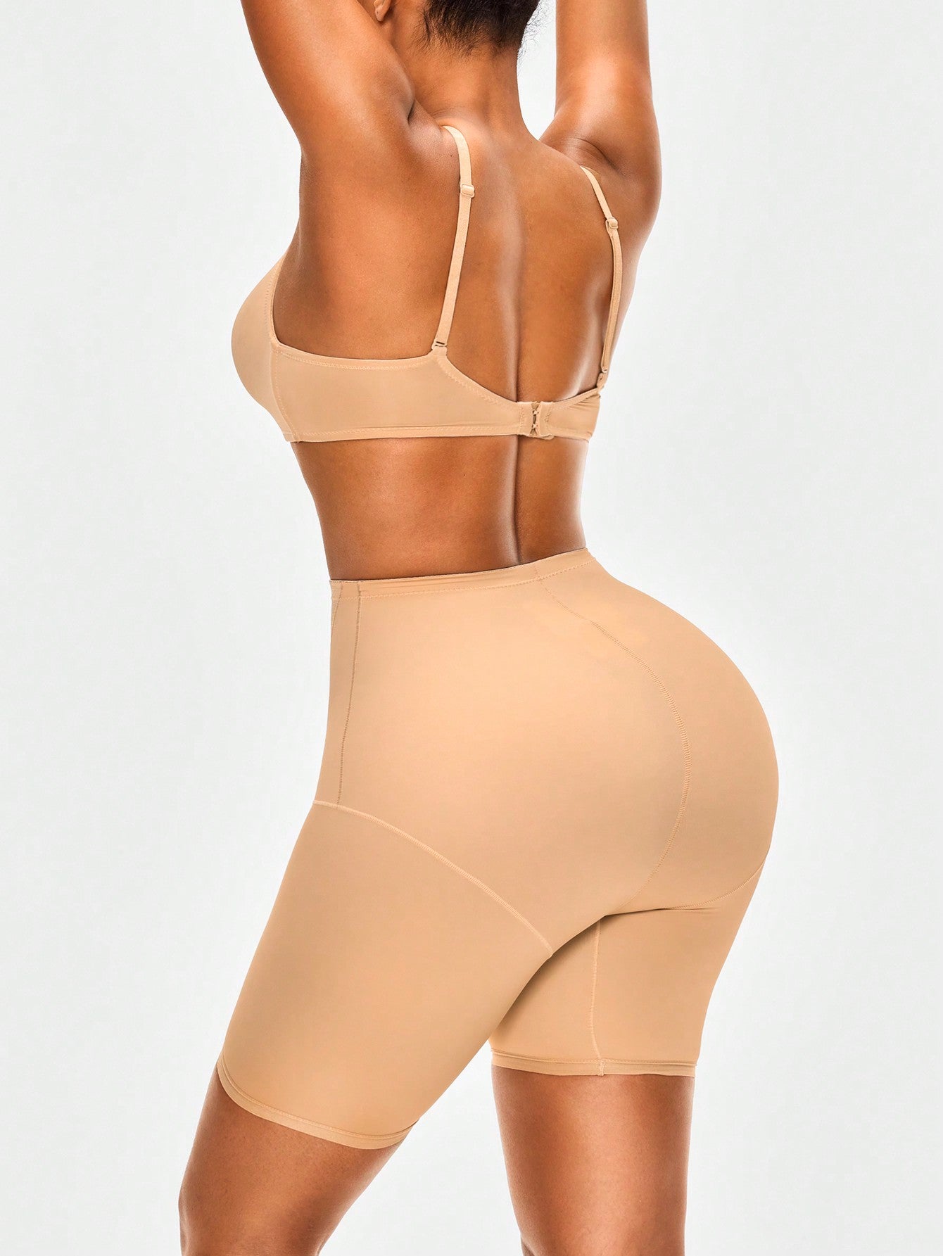 شورت مرتفع الخصر الشكل الصلب