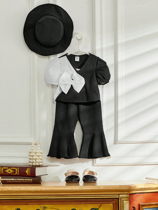 تي شيرت مع زينة القوس وأكمام منتفخة بلونين مع بنطلون بأرجل واسعة وقبعة لطفلة