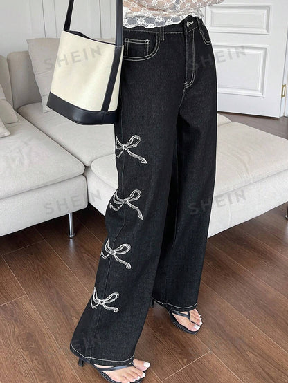 جينز واسع الساقين بطبعة القوس