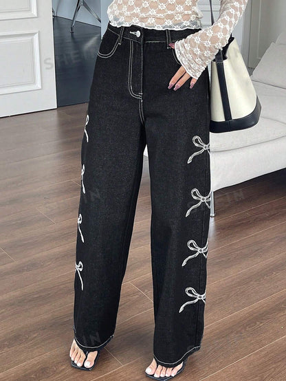 جينز واسع الساقين بطبعة القوس