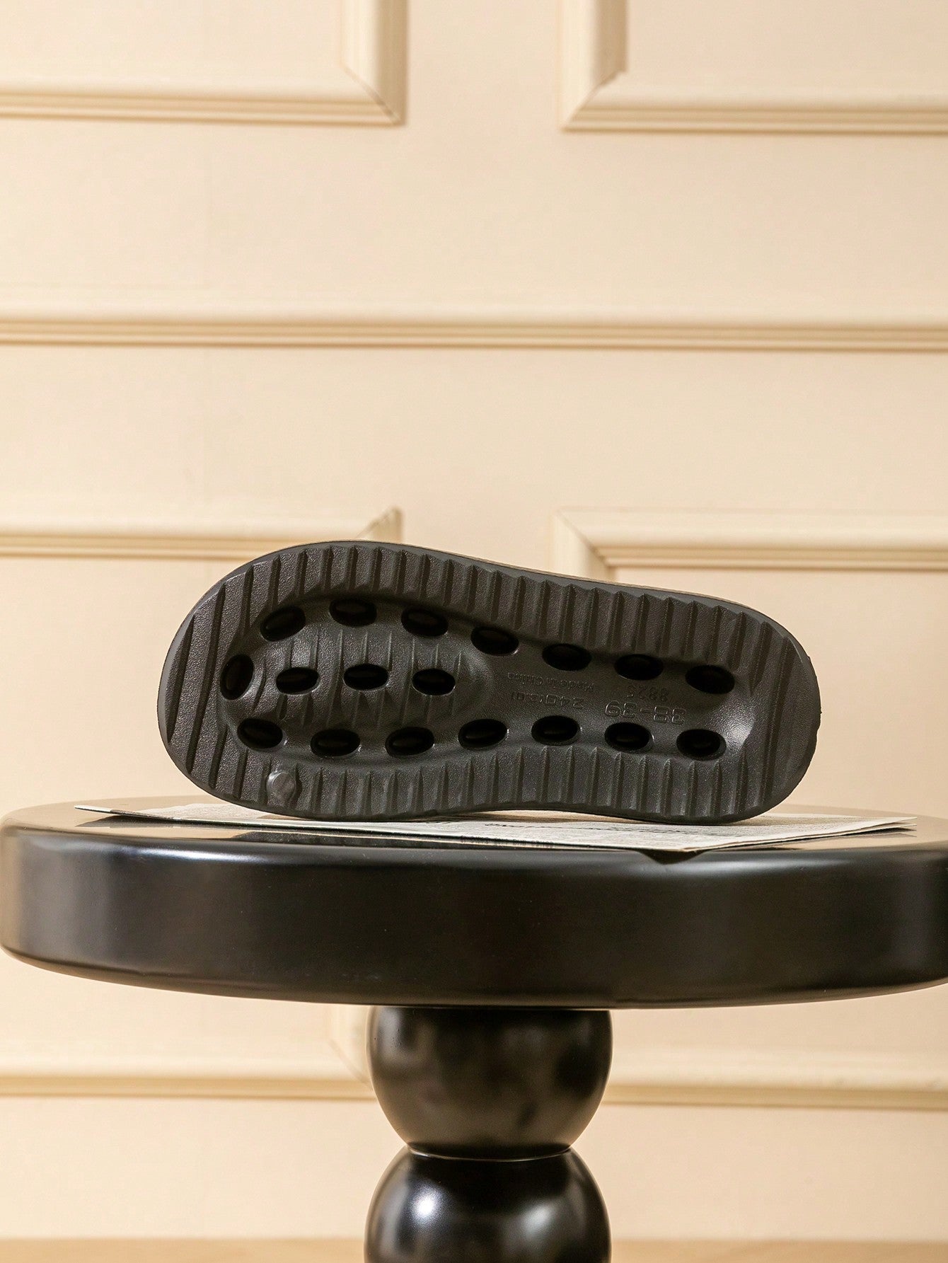 شبشب صيفي نسائي بنعل سميك، مناسب للاستخدام في الهواء الطلق وداخل المنزل والمكتب والمسكن