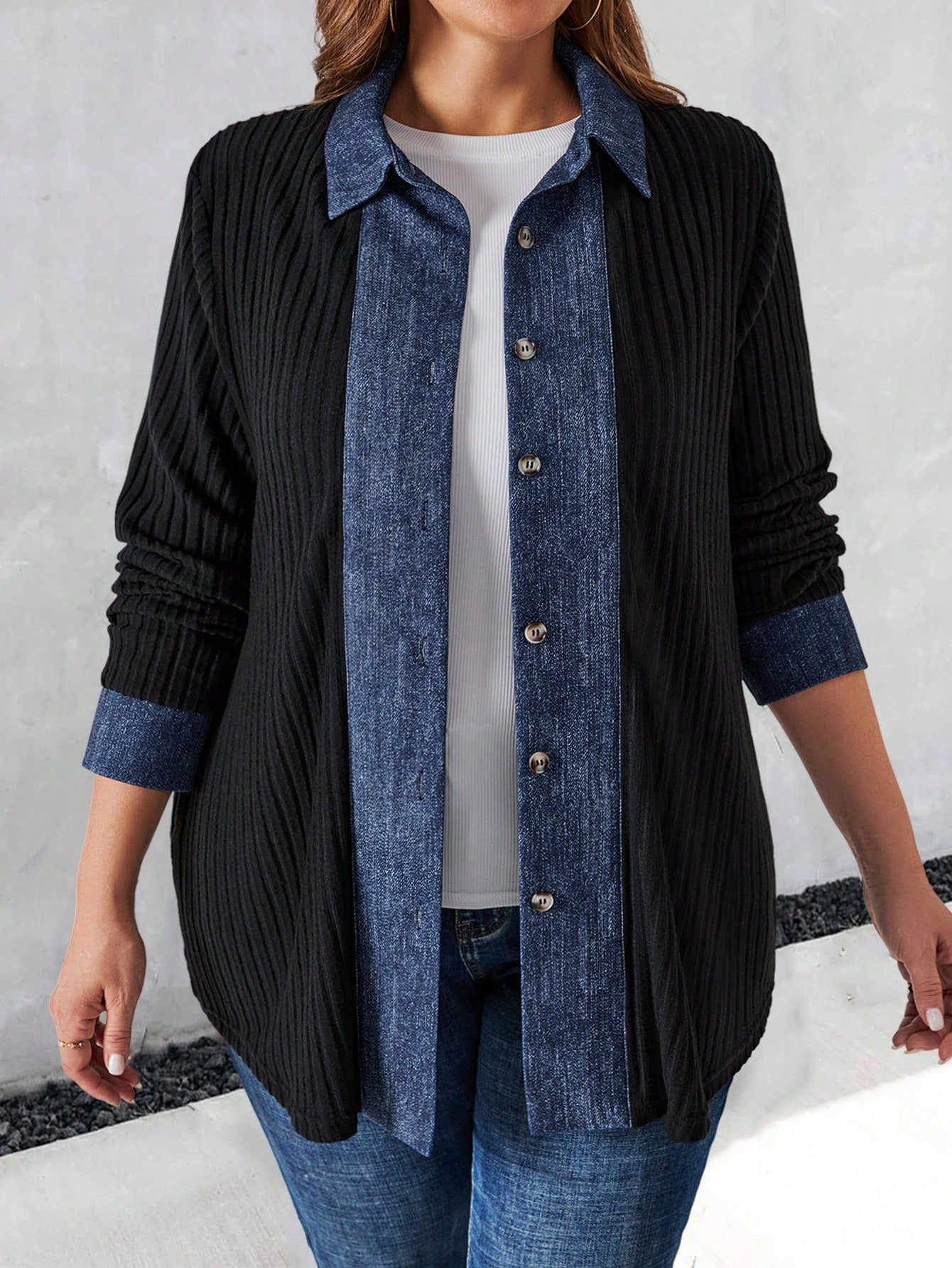 جاكيت شتوي للمرأة البدينة من قماش أسود نرم مع ياقة إضافية للخريف