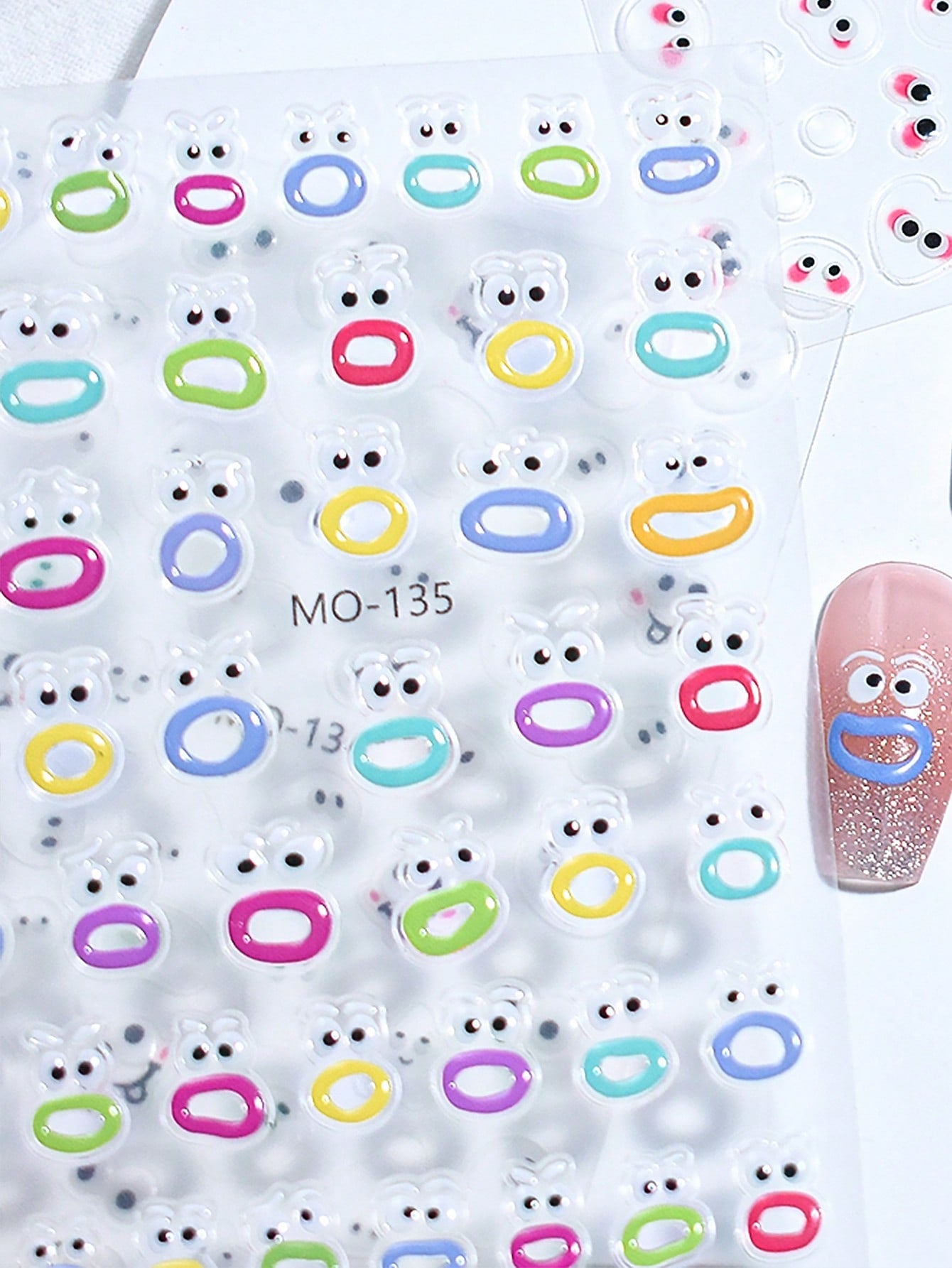 ملصقات سلسلة وحش فم كبير كرتونية لطيفة بنمط الإغاثة مناسبة لملصقات الديكور الخاصة بالأظافر للبيع بالجملة قطعتين