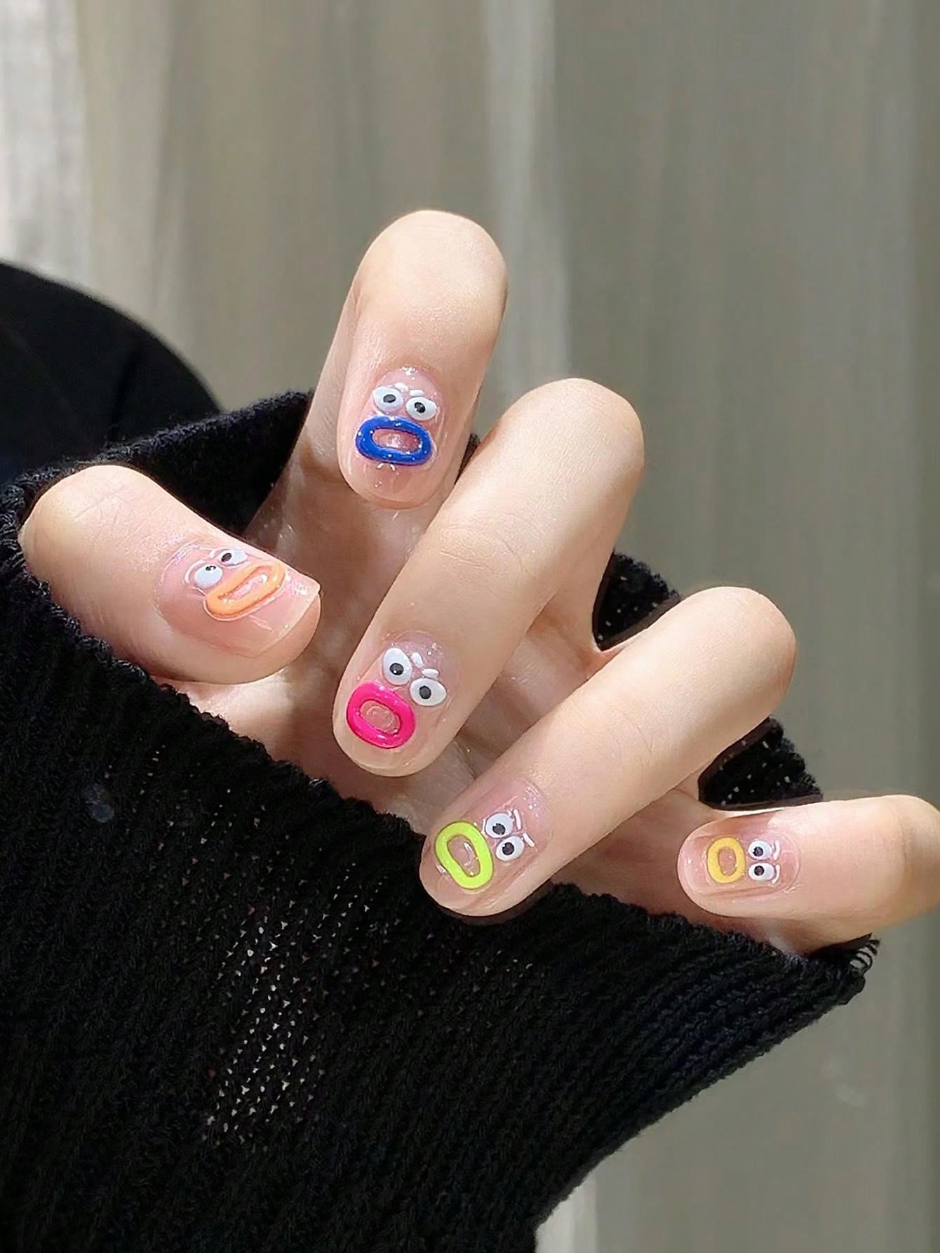 ملصقات سلسلة وحش فم كبير كرتونية لطيفة بنمط الإغاثة مناسبة لملصقات الديكور الخاصة بالأظافر للبيع بالجملة قطعتين