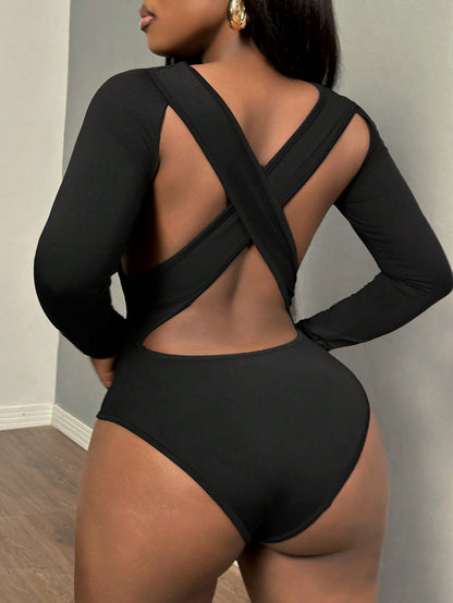 بودي سوت نسائي بأكمام طويلة وطبعة حرفية جذابة وظهر متقاطع عاري الظهر