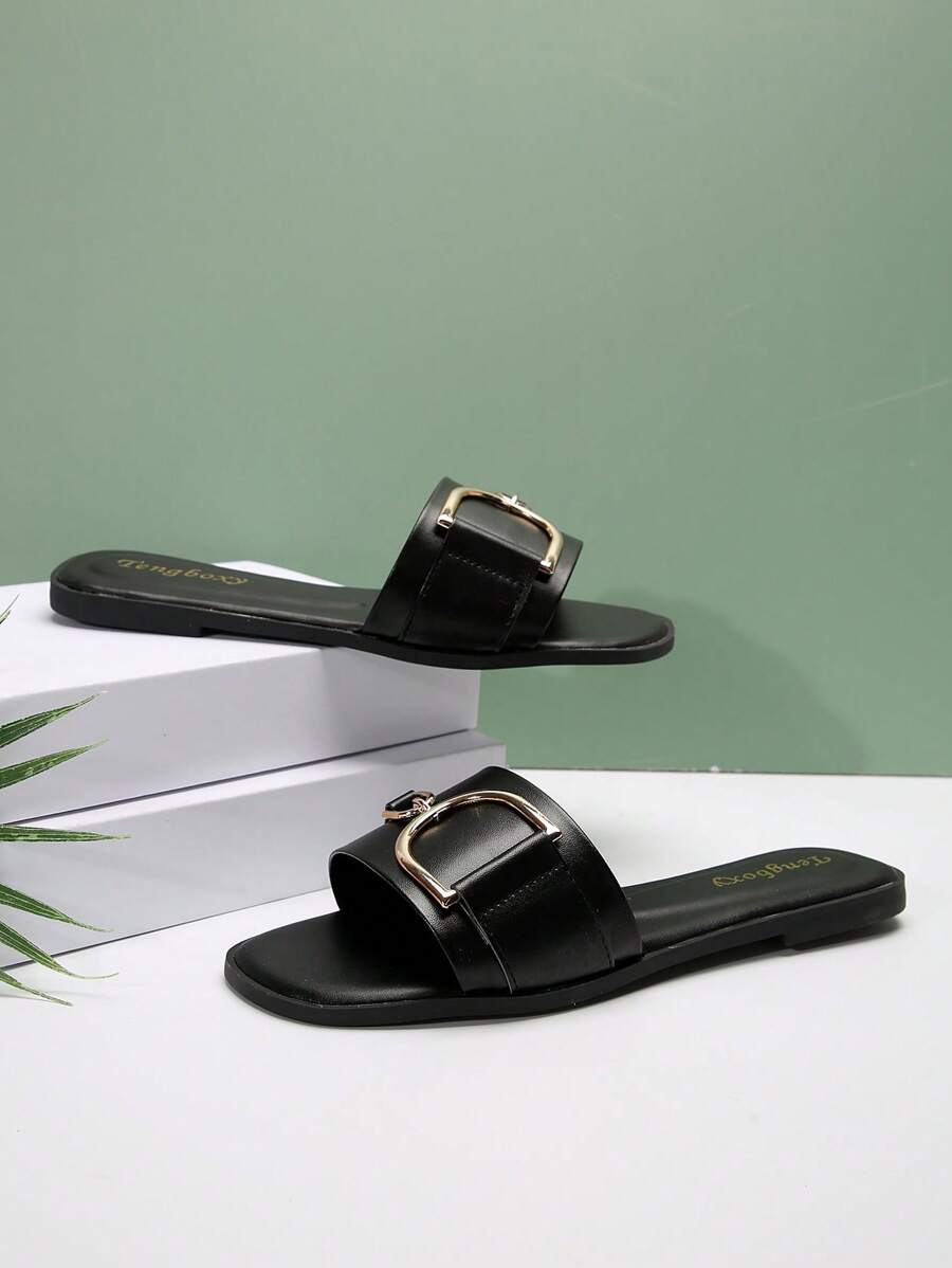 صنادل نسائية أنيقة مسطحة