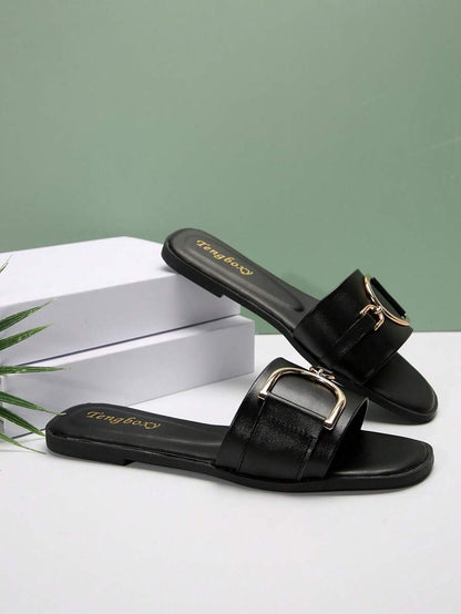 صنادل نسائية أنيقة مسطحة