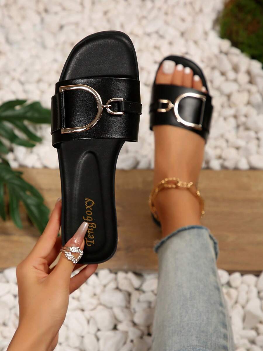 صنادل نسائية أنيقة مسطحة