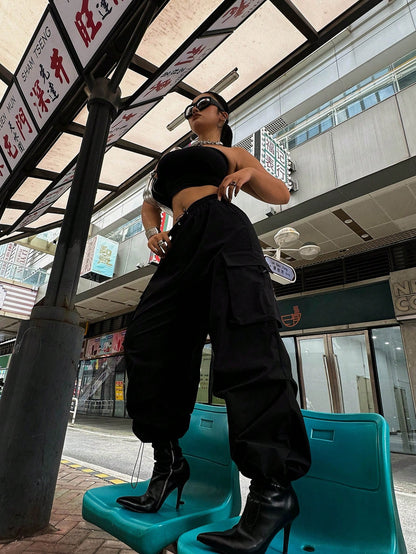 سراويل شحن سوداء فضفاضة متحررة مع جيوب كبيرة الحجم للاستخدام اليومي العادي