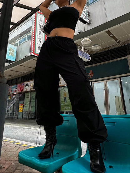 سراويل شحن سوداء فضفاضة متحررة مع جيوب كبيرة الحجم للاستخدام اليومي العادي