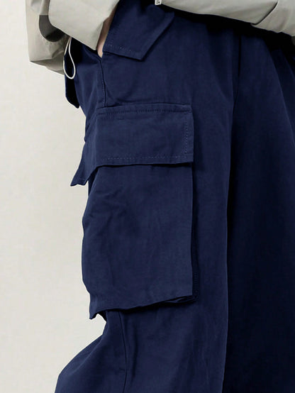 سروال ووفن للأولاد مراهقين بأسلوب المنتجع الساحلي الأنيق مع جيوب بميل وجيوب بسحابات، وساق مستقيمة، وقَصّة فضفاضة، ولون سادة