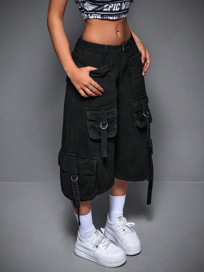 جينز نسائي واسع بالساق بقصة فضفاضة بسبعة أرباع الطول و جيوب عمل متعددة