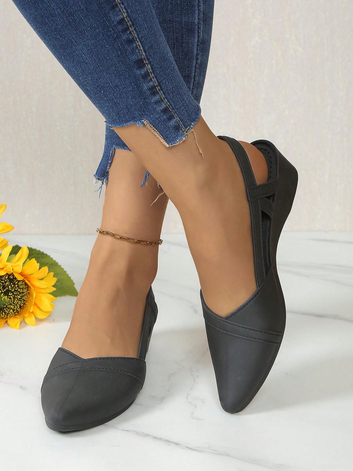 حذاء نسائي بكعب صلب مغلق بإبزيم كاحل ونعل سميك لصنادل الصيف