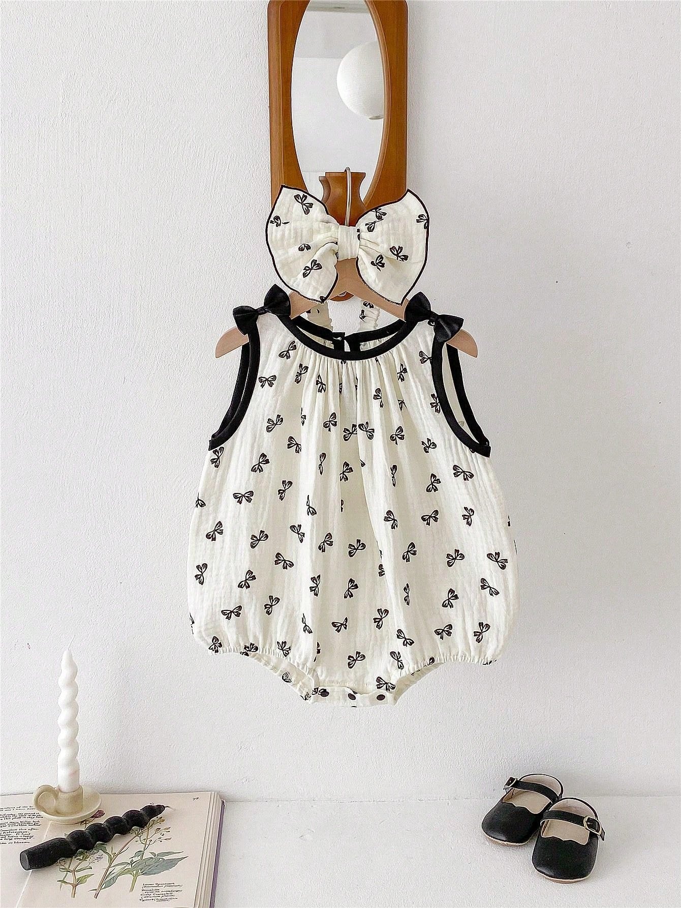 قطعة واحدة بدلة رضع بنات كاجوال بدون أكمام مع طباعة الفراشة وشريطة الرأس، صيف