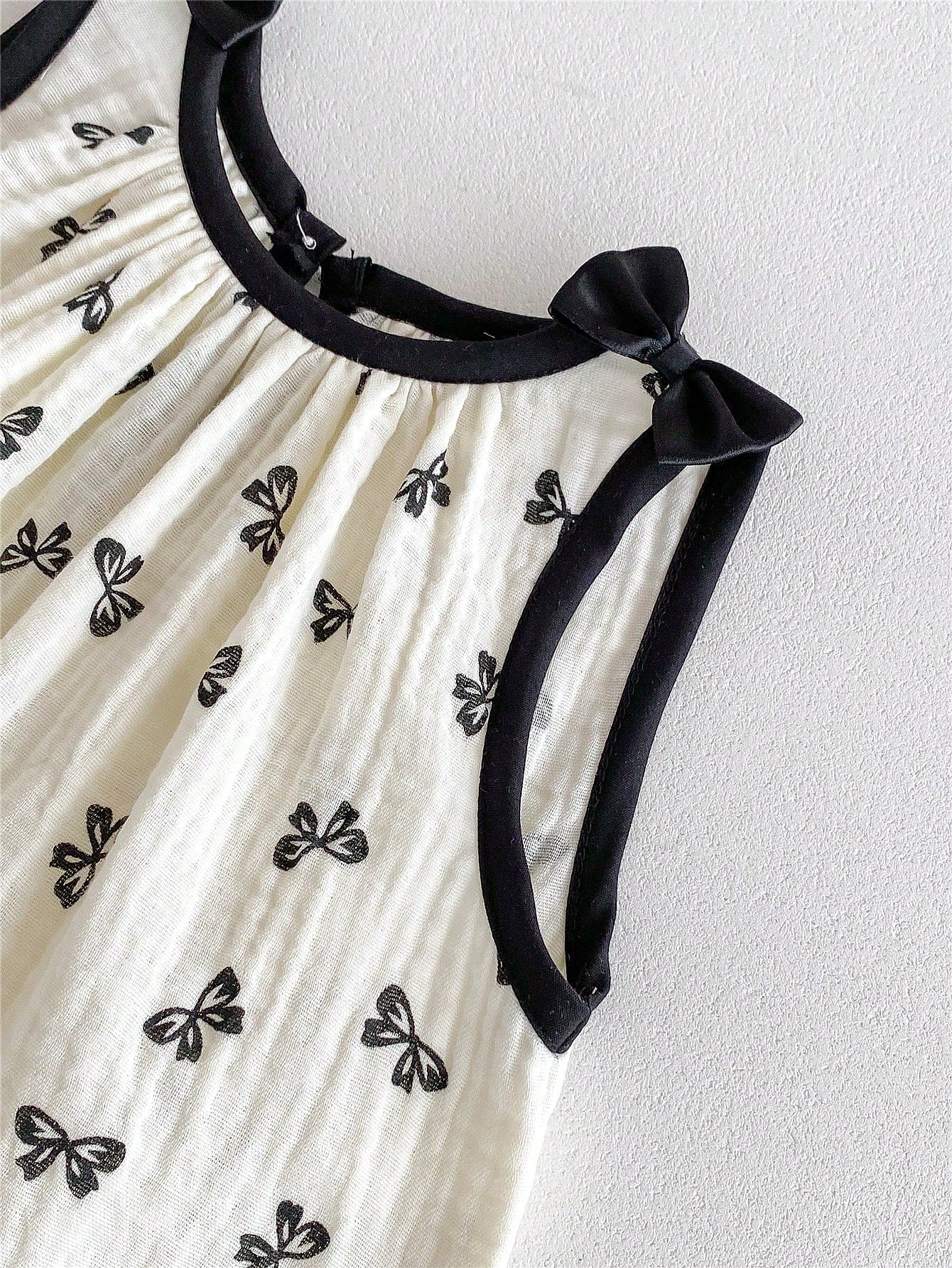 قطعة واحدة بدلة رضع بنات كاجوال بدون أكمام مع طباعة الفراشة وشريطة الرأس، صيف