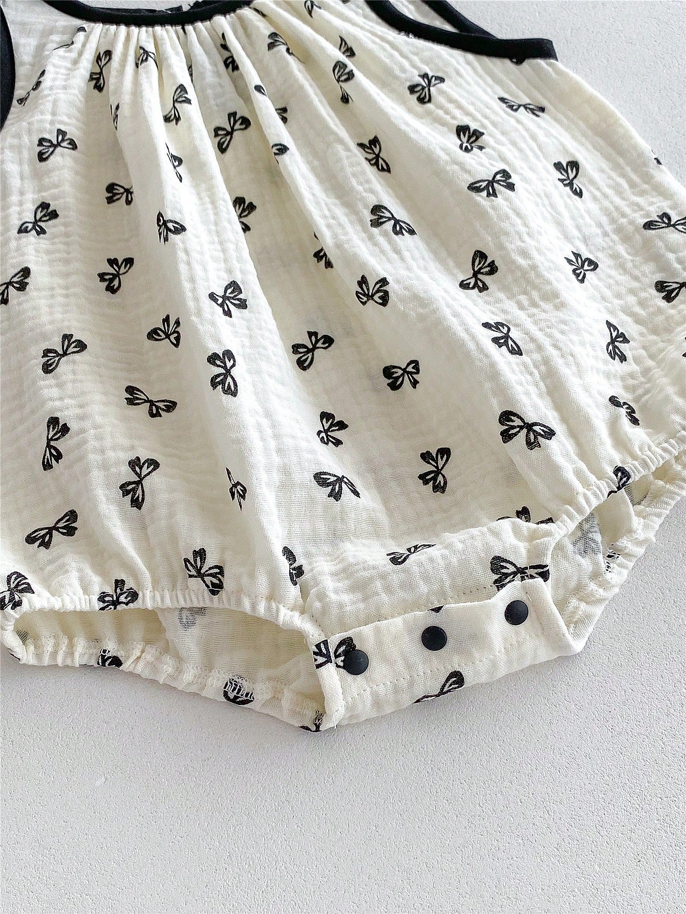 قطعة واحدة بدلة رضع بنات كاجوال بدون أكمام مع طباعة الفراشة وشريطة الرأس، صيف