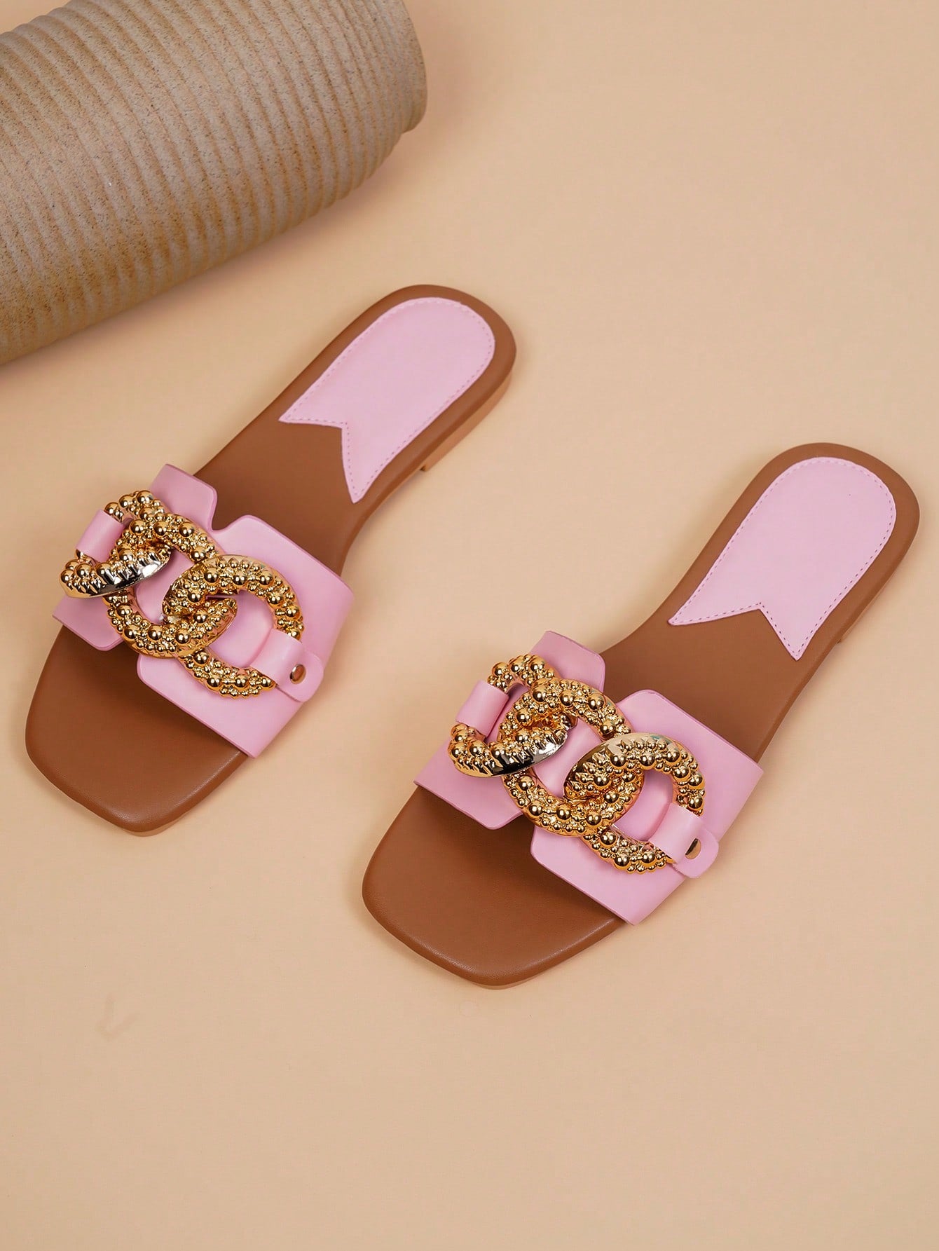 صنادل مسطحة نسائية