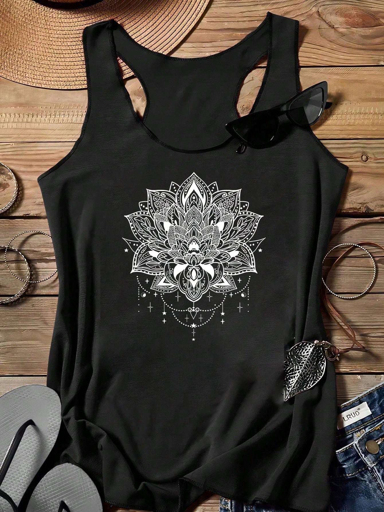 ملابس علوية للنساء