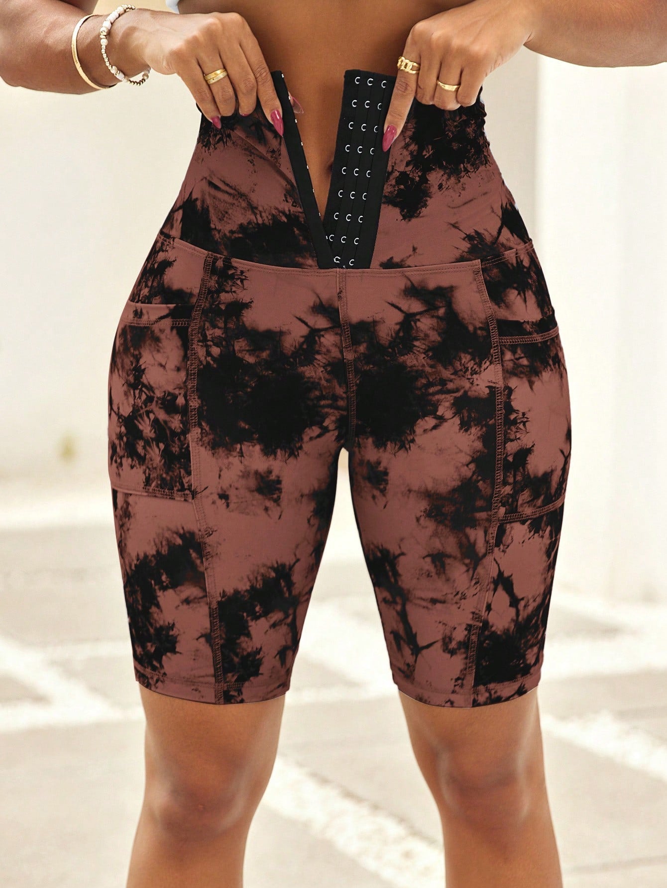 ليقنز نسائية