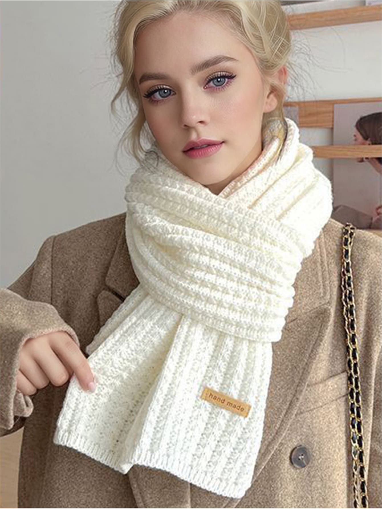 أوشحة نسائية