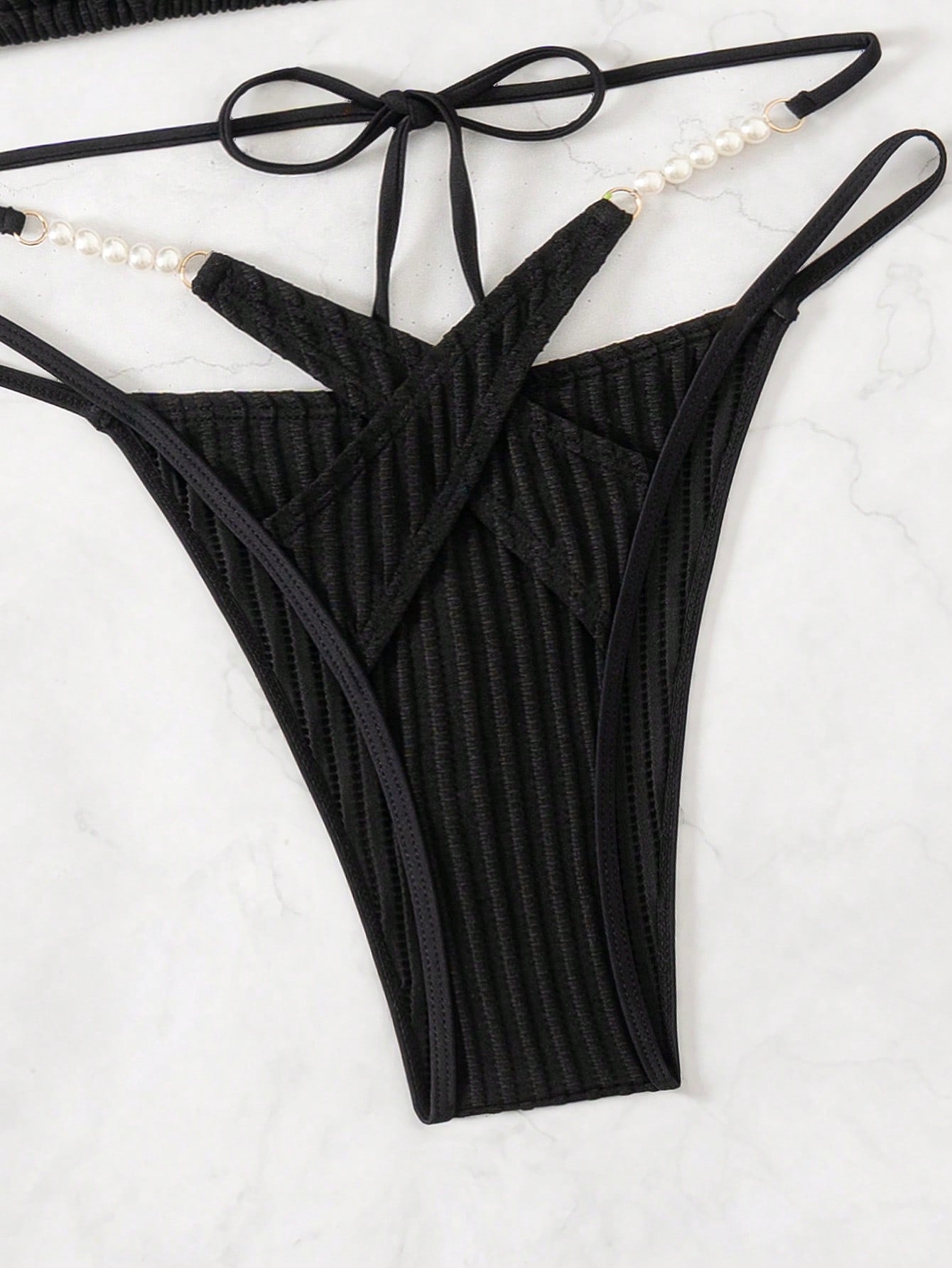 مجموعة بكيني قطعتين عنق عالي من اللون الأحادي للنساء للصيف والشاطئ