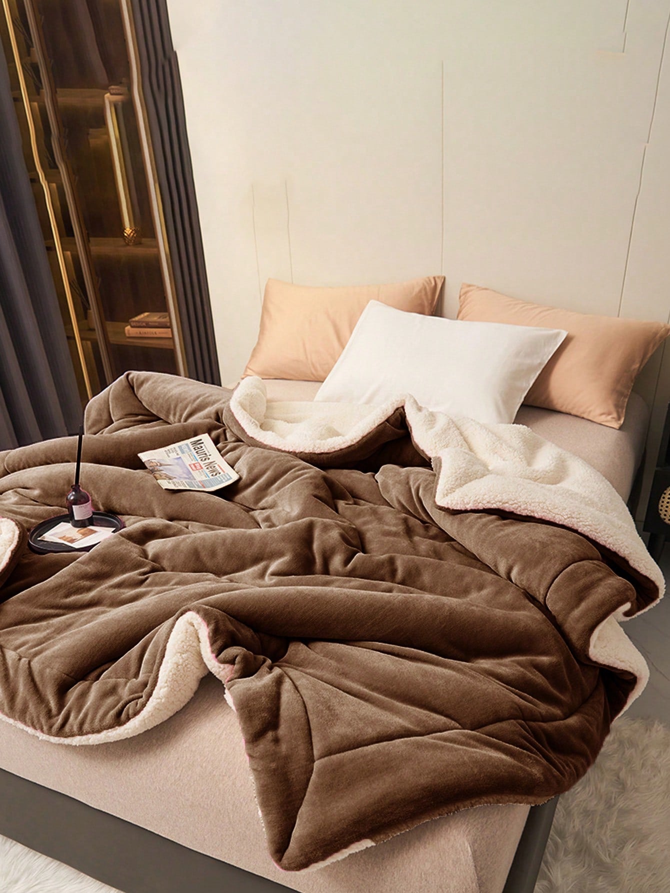 بطانية ناعمة وسميكة من الفليس بلون قهوة داكن ومحلب