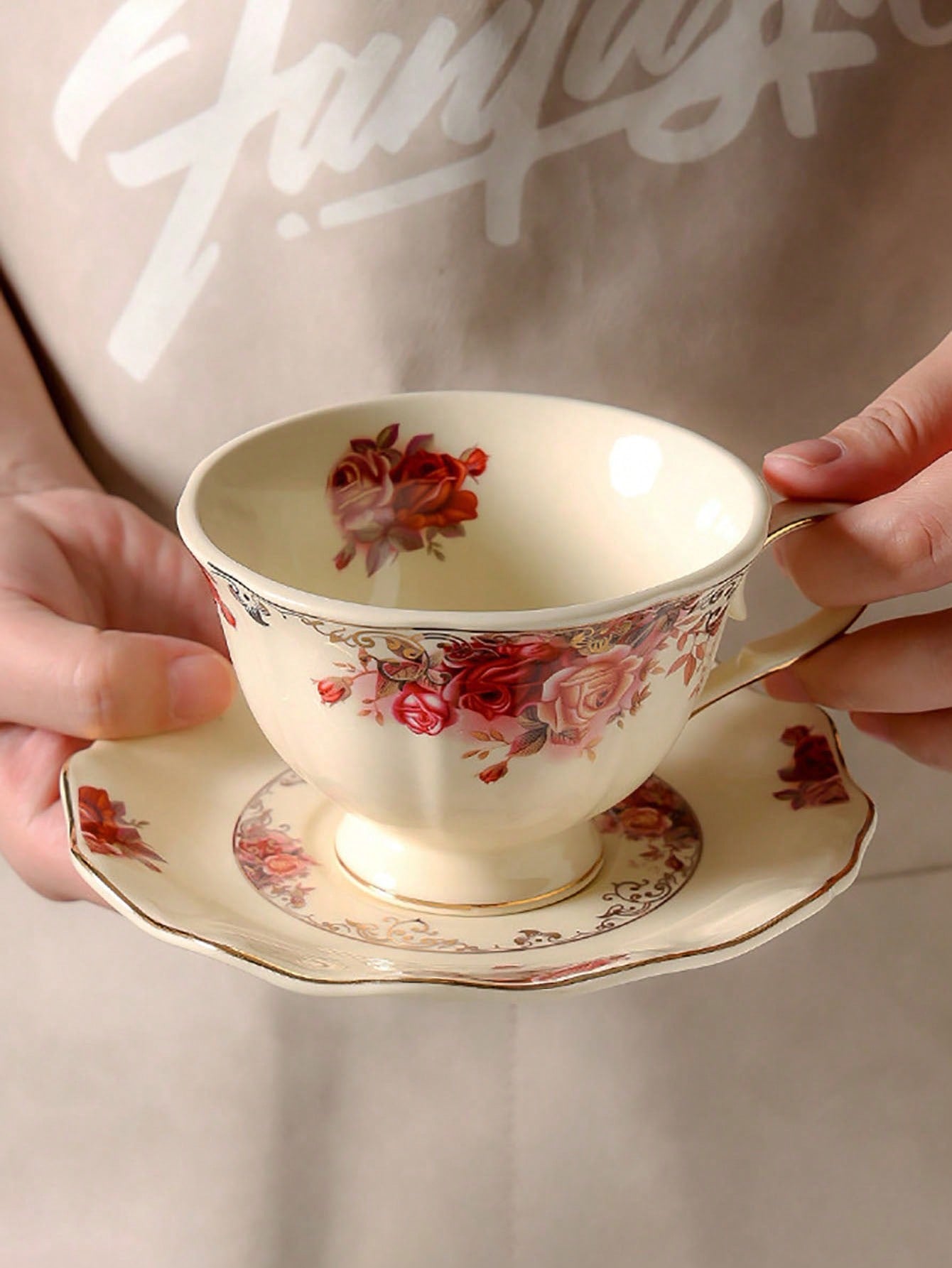 طقم فنجان قهوة وصحن خزفي ذهبي الحافة بطراز الزهور العتيقة، فنجان شاي بأسلوب قصر أوروبي للشاي بعد الظهر، فنجان حليب إفطار