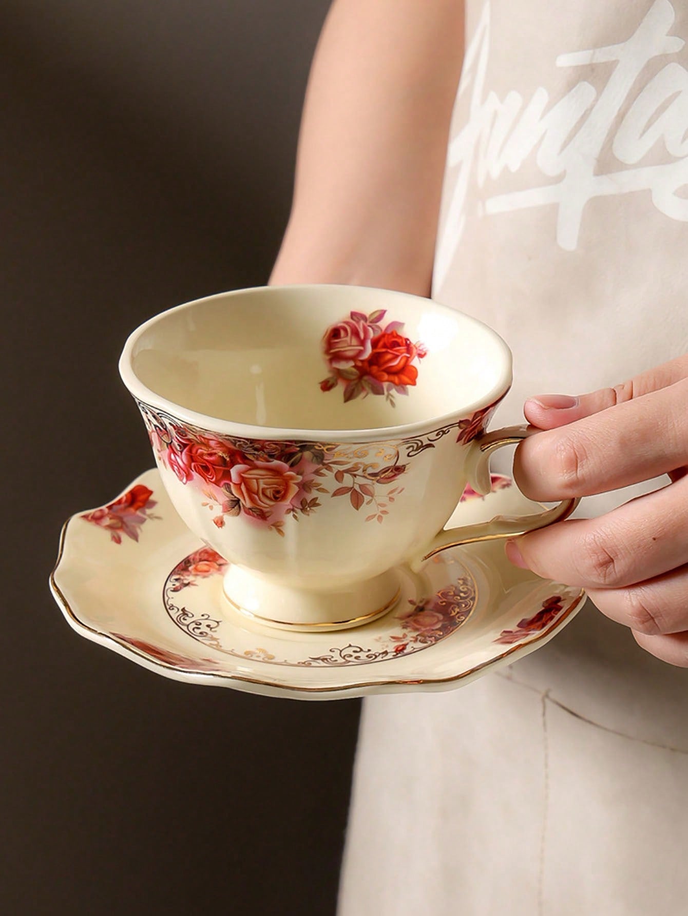 طقم فنجان قهوة وصحن خزفي ذهبي الحافة بطراز الزهور العتيقة، فنجان شاي بأسلوب قصر أوروبي للشاي بعد الظهر، فنجان حليب إفطار