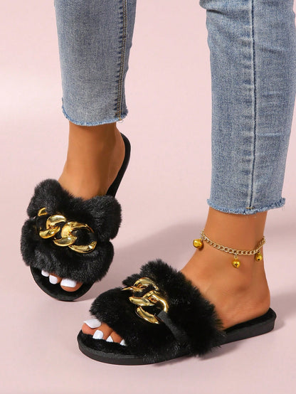 الشبشب الفضفاض السهل الارتداء للنساء مفتوح الأصبع مع زخرفة السلسلة