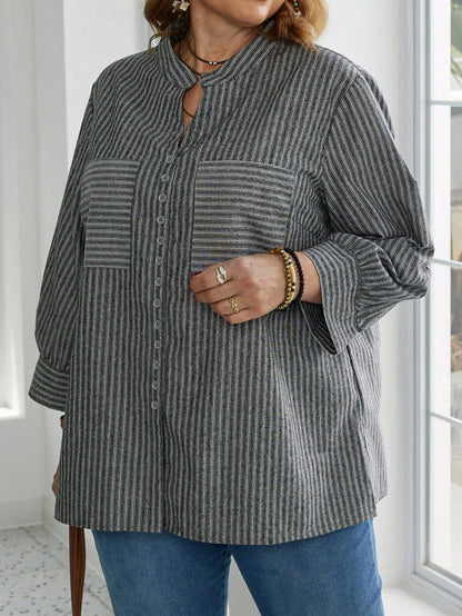 بلوزة كاجوال فضفاضة مخططة مع جيوب بأكمام طويلة