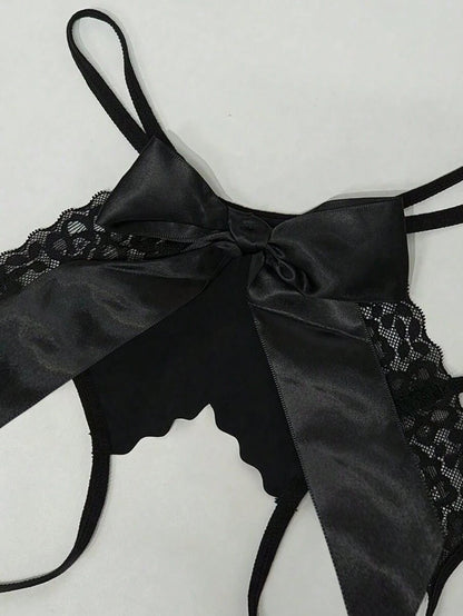 ملابس داخلية نسائية