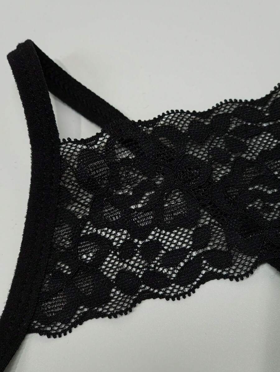 ملابس داخلية نسائية