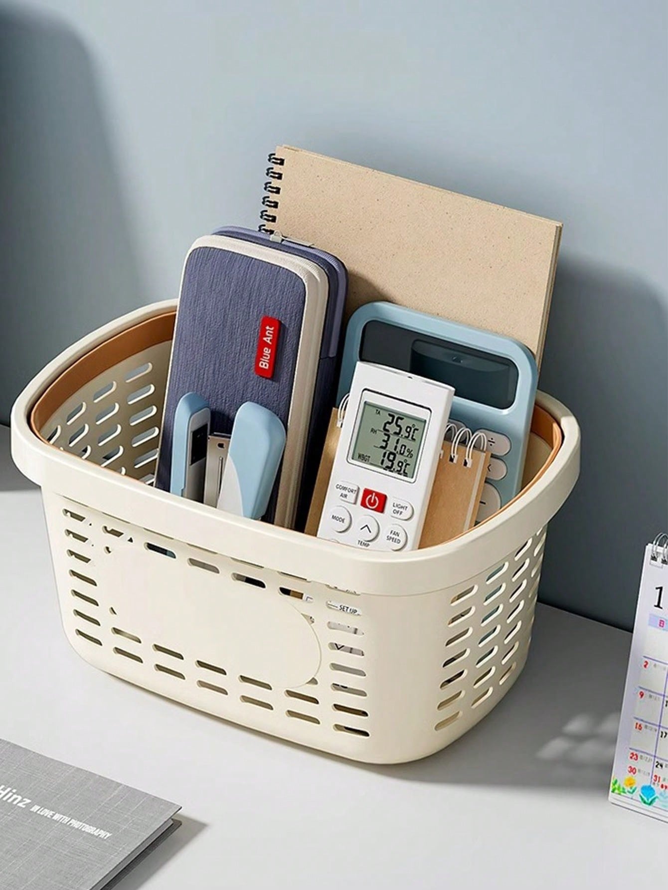 سلة تخزين محمولة بيد بتصميم بسيط قطعة واحدة، مناسبة للحمام والمكتب والمنتجات الجلدية