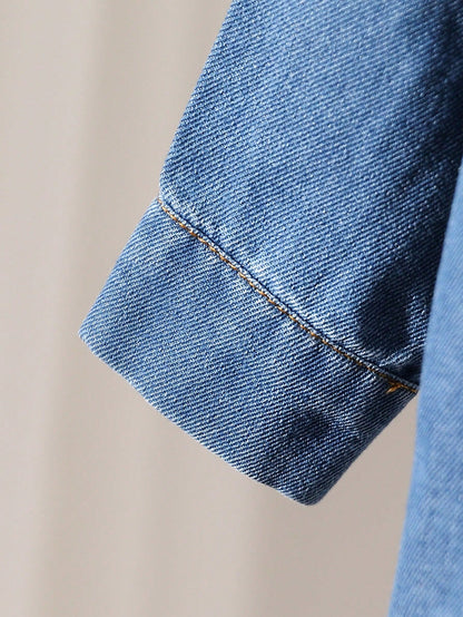 طقم بنطال خاكي وقميص كم طويل دنيم مع طباعة حرفية للأولاد الرضع الكاجوال