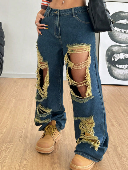 جينز كاجوال من الدنيم مع جيب مزين بتصميم مشوه بصورة أنيقة