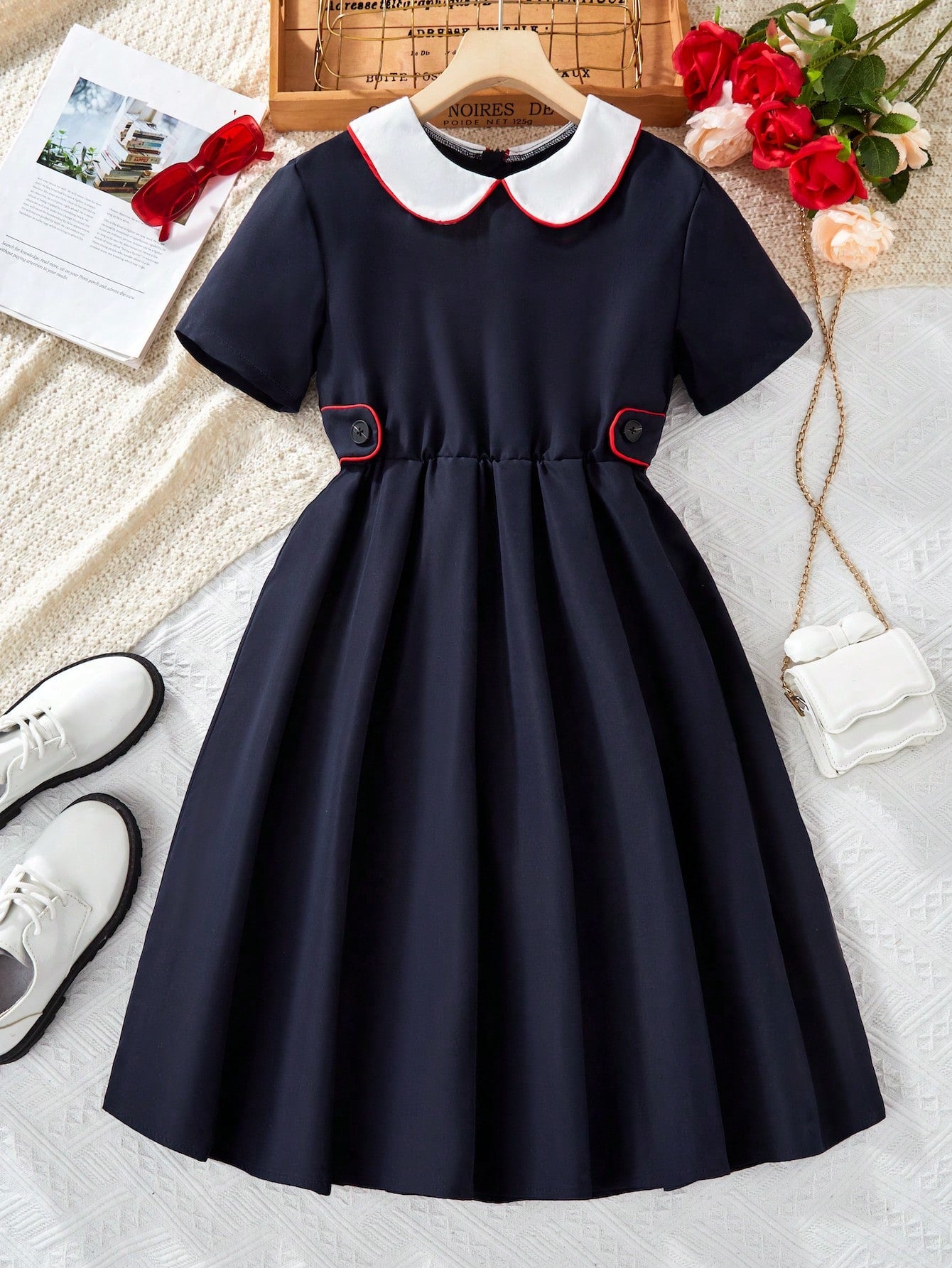 فستان صيفي أزرق داكن للفتيات المراهقات بأكمام قصيرة وياقة رسمية ولون مقسّم في الخصر