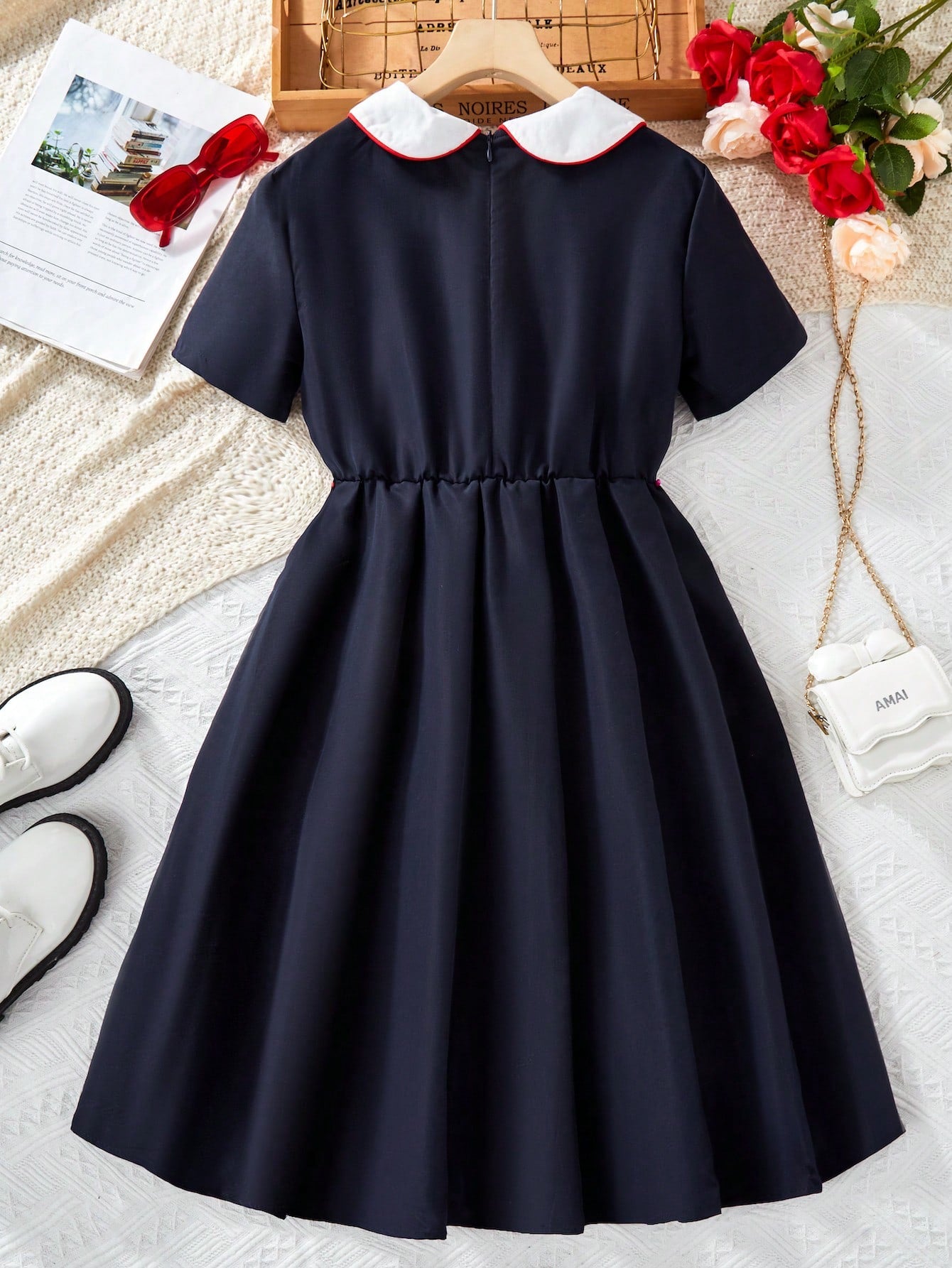 فستان صيفي أزرق داكن للفتيات المراهقات بأكمام قصيرة وياقة رسمية ولون مقسّم في الخصر