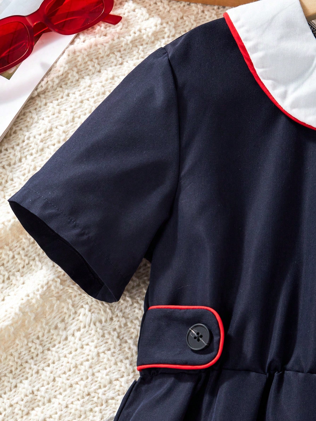 فستان صيفي أزرق داكن للفتيات المراهقات بأكمام قصيرة وياقة رسمية ولون مقسّم في الخصر