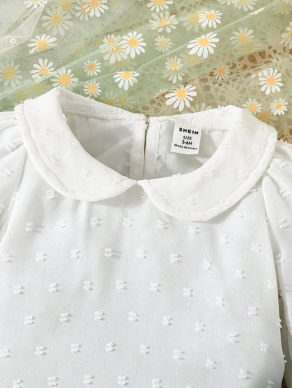 مجموعة تحتوي على ملابس علوية طويلة مزينةلأكمام  جاكيت بأزرار بلا أكمام في الأمام، وتنورة