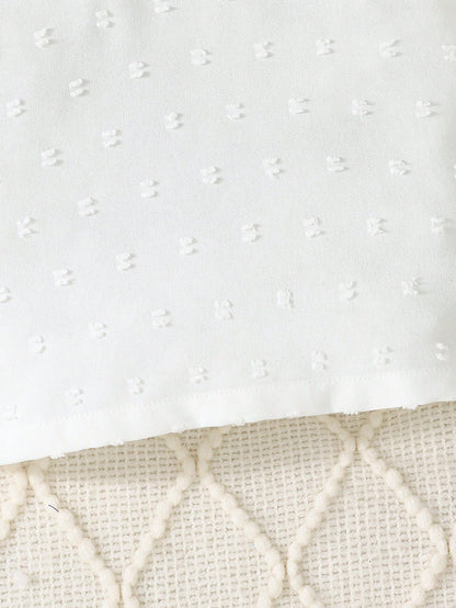 مجموعة تحتوي على ملابس علوية طويلة مزينةلأكمام  جاكيت بأزرار بلا أكمام في الأمام، وتنورة