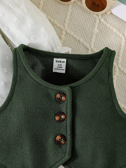 مجموعة تحتوي على ملابس علوية طويلة مزينةلأكمام  جاكيت بأزرار بلا أكمام في الأمام، وتنورة