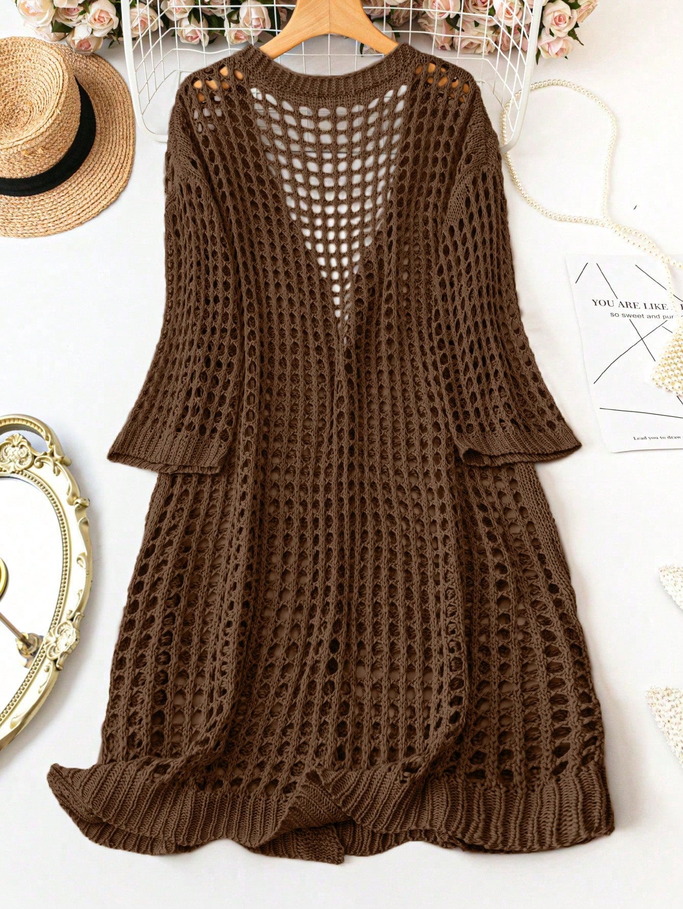 كارديجان ملون أنثوي بحجم كبير ذو تفاصيل بسيطة ومفرغة