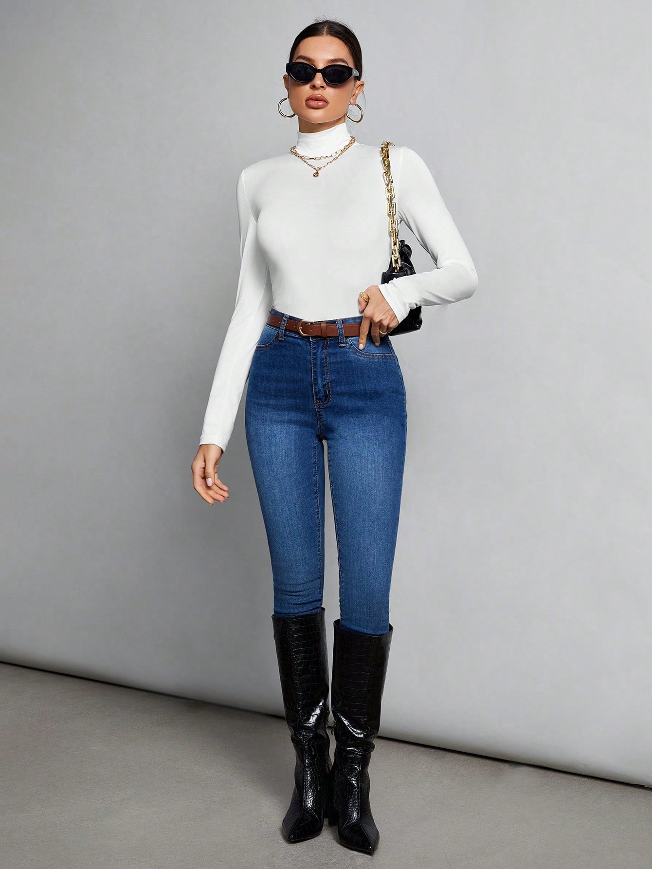 ملابس علوية أبيض عالي الياقة نحيف ذو لون أحادي مناسب للخريف والشتاء