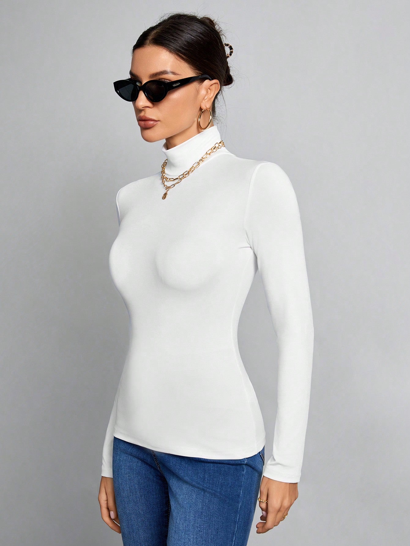 ملابس علوية أبيض عالي الياقة نحيف ذو لون أحادي مناسب للخريف والشتاء