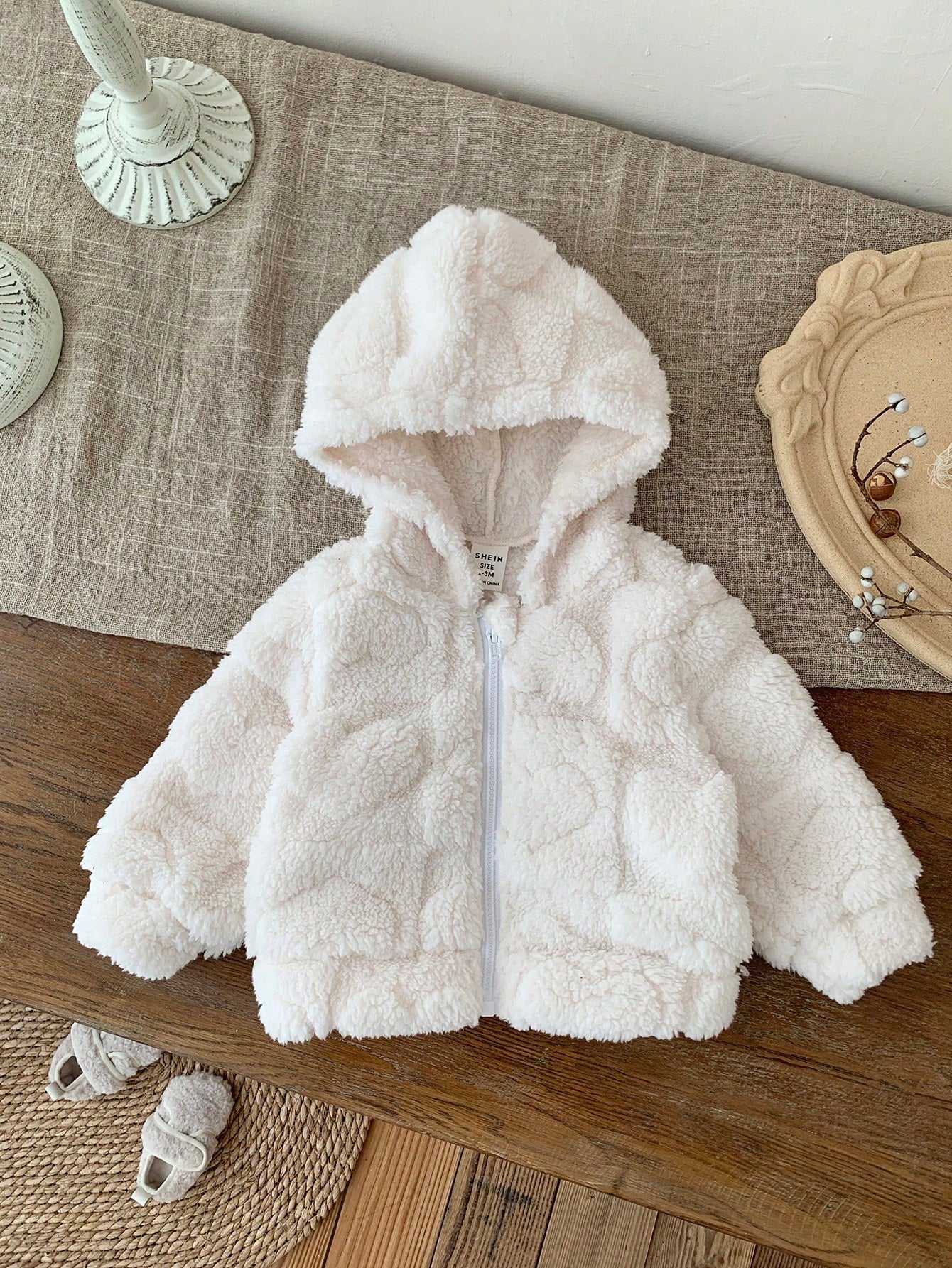 معطف أطفال رضع بنات مبطن بالفليس السميك ذو غطاء رأس مع نمط قلب جميل ، خريف/شتاء