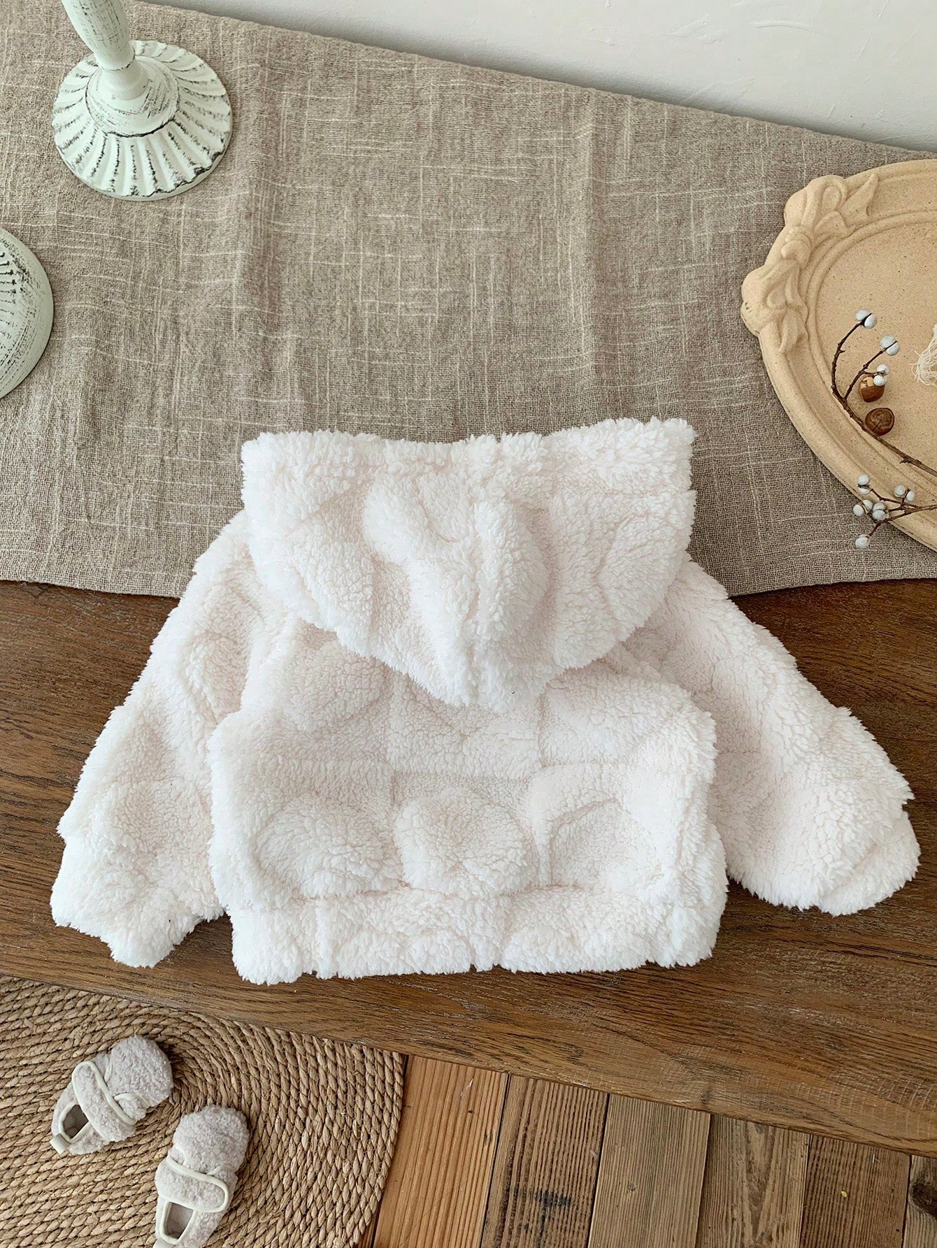 معطف أطفال رضع بنات مبطن بالفليس السميك ذو غطاء رأس مع نمط قلب جميل ، خريف/شتاء