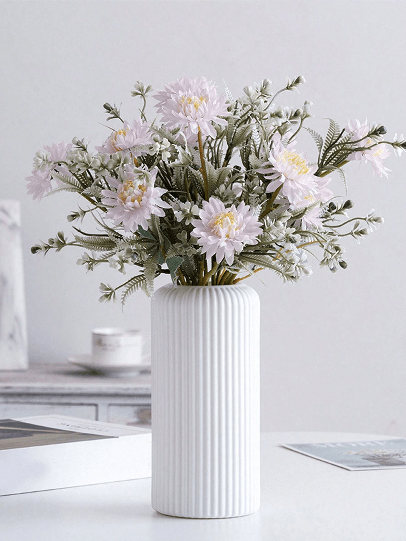 زهرية بلاستيكية بيضاء قطعة واحدة، مناسبة لتزيين بالزهور الجافة، للمنزل، الزفاف، وتزيين طاولة الطعام